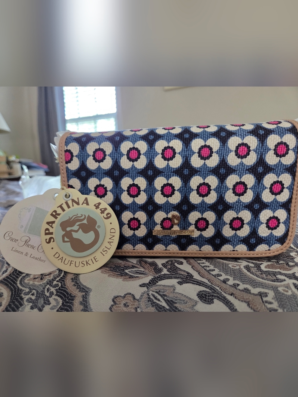 NWT Spartina 449 Calhoun Crew Phone Crossbody Navy Floral W/ Pink/White Flowers